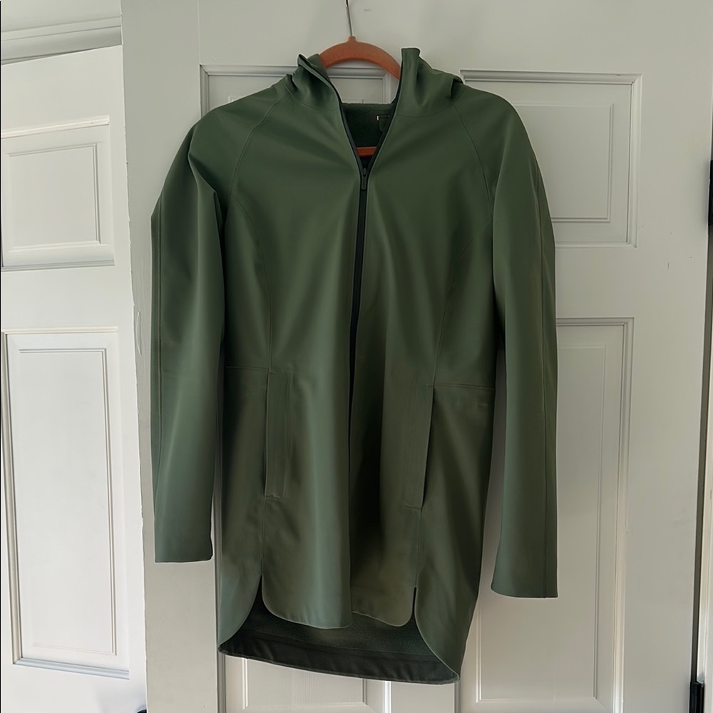 Lululemon Athletica Green Rain Coat with Hood